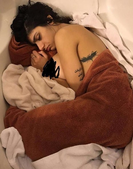 Sleeping Mia Khalifa Porn Video - Mia Khalifa a ex Atriz PornÃ´ em Seus Melhores Momentos Levando Gozadas na  Cara e na Buceta - Videos Porno Carioca
